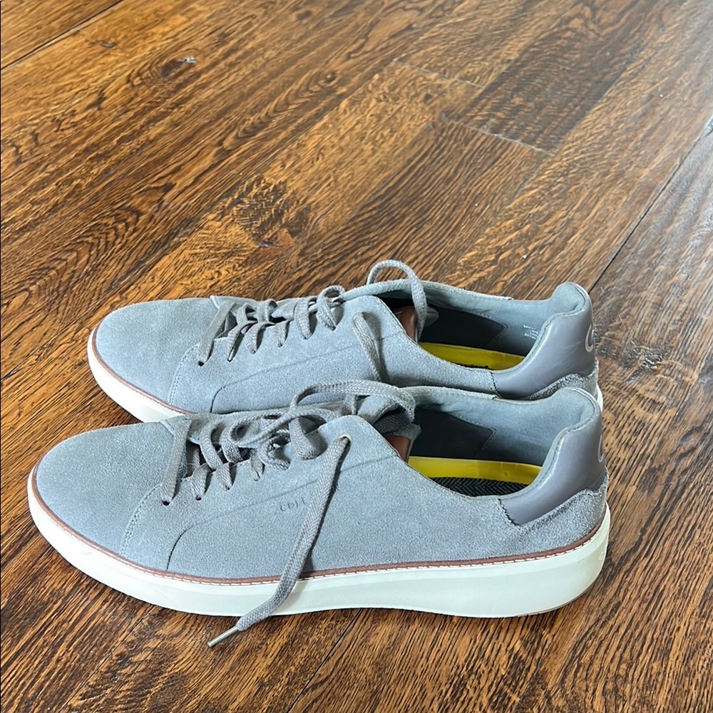 Bass Gray Sneakers with Minimalist Design and Comfort